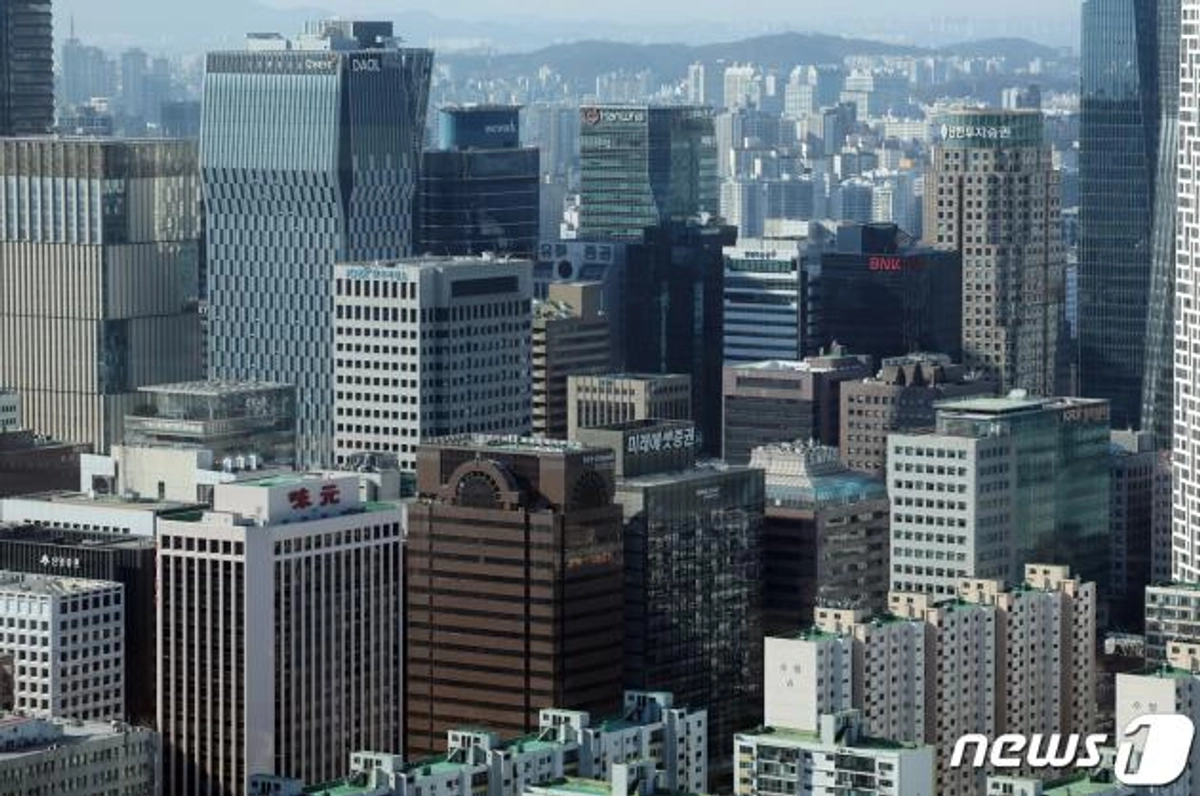 이트론·이화전기, 눈물의 정리매매..첫날 89%·94% 급락