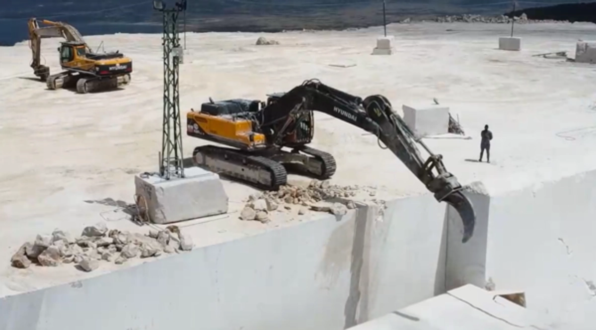 HD현대건설기계, 매도 보고서에 이틀째 약세