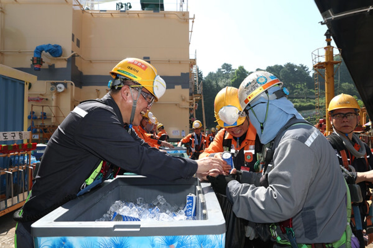 김희철 한화오션 대표, 폭염 작업장 찾아 