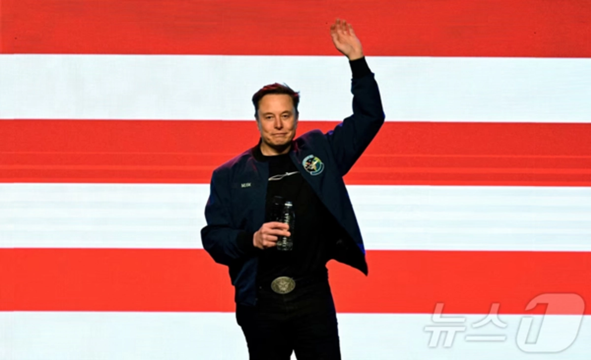 테슬라 일론 머스크, 개인 재산 5000억달러 돌파...호모 사피엔스 최초