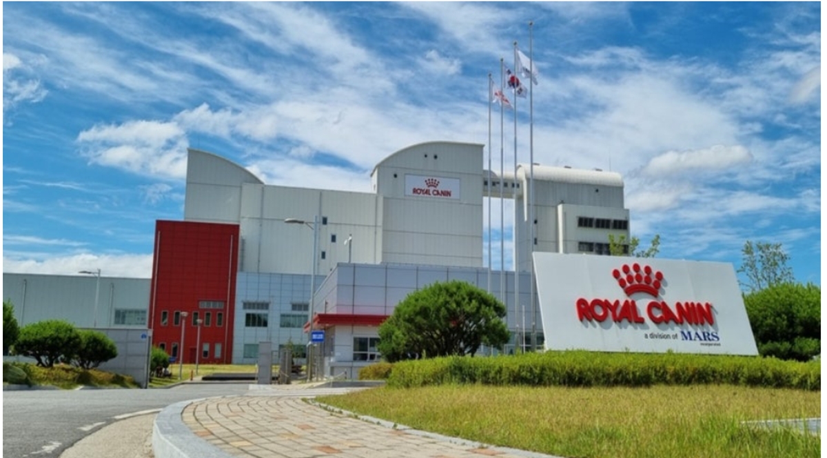 로얄캐닌, 연매출 4000억 돌파..."개부럽" - 뉴스 썸네일 이미지