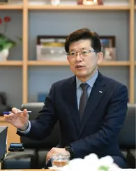 빈대인 BNK금융지주 회장 / 출처=BNK금융그룹 홈페이지