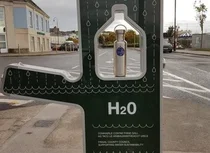 무료 식수 리필로 일회용 플라스틱 병을 줄이는 아일랜드