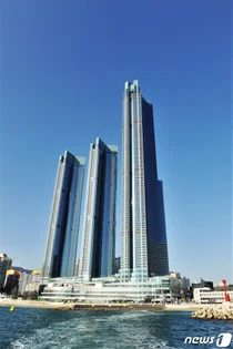 엘시티서 또 '베이스 점핑'..외국인 2명 99층서 낙하산 타고 뛰어내려