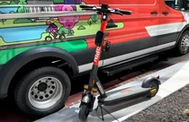 보도를 달리면 경고음이 자동으로 울리는 스쿠터 나왔다