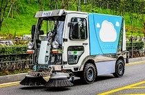 골목길 살수차 겸용 노면청소 전기차 ‘크린스카이’ 조달품목 3관왕 