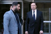 경호원 대동한 머스크, 트위터 본사서 화장실 가도 '함께'