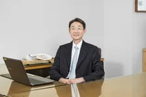 농심홀딩스, 신동원 회장 대표직 사임..박준 부회장 체제로