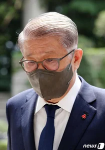 최신원 전 SK네트웍스 회장, 2심 징역 2년 6개월…법정구속