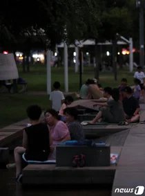 '새벽에도 끈적끈적'...속초선 30도 넘는 '초열대야'