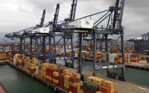 파나마 운하 ‘물 부족’으로 선박 운항 제한…글로벌 해운 공급망 비상