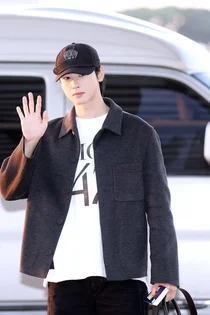 [포토] 차은우, 남신 비주얼로 인천공항 시선 집중