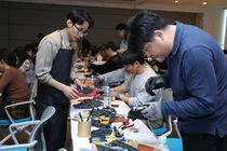 '장난감 마음대로 부숴도 된다고?' 우르르 몰려간 증권사 직원들