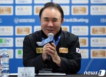 윤홍근 BBQ 회장, 빙상연맹 회장 재선 포기