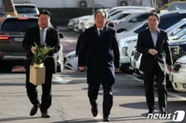 尹, 배현진 피습에 