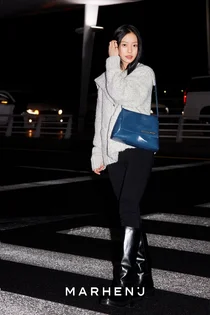 배우 고민시가 공항서 착용한 가방은? “몰디브로 화보 촬영 가요~”