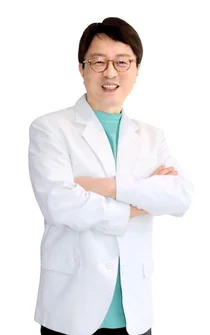 시야가 뿌옇고 침침하다면…백내장 증상 및 수술 시 주의사항은?