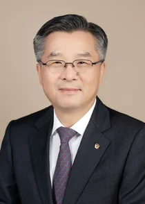 권혁웅 한화오션 부회장 월급여 1.3억..7개월간 근무하고 8.9억 받아