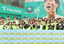 하나금융, 명동 소상공인 가게 100곳에 행복상자 전달