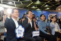 진옥동 회장 “주관과 의식이 단단한 청년 돼주길” 