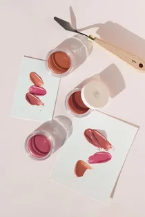 다이소에 화장품 신데렐라가 산다? 원익·에이블씨엔씨·녹십자웰빙 급등