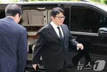 하이브 주가 5% 뚝..방시혁 의장, IPO 사기 의혹 금감원 소환조사