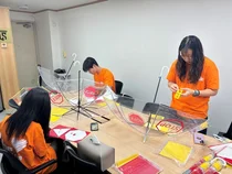 bhc 대학생 봉사단, 어린이 안전우산 만들어 기부