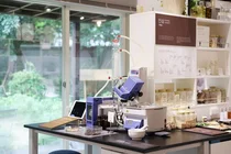 아모레퍼시픽, 화장품 연구 70년 여정 담은 '뷰티 과학자의 집' 전시