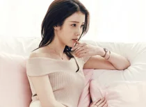 아이유가 찬 목걸이는?..제이에스티나, 위브 컬렉션 공개