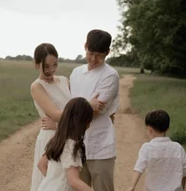 박지성, 울고 웃었던 결혼 10주년..가족 사진 공개