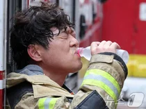 주말에도 낮 최고 35도에 열대야…곳곳 소나기