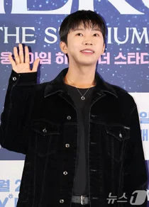 '목소리를 왜내요' 임영웅 탄핵 정국 속 DM에 갑론을박