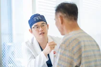 상안검 수술 후 진해진 인상, 이마거상술로 고민 해결 