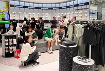 2030 ‘달리기 열풍’…신세계百 스포츠 슈즈 신장률 ‘고공행진’