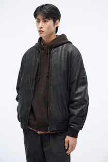 쌀쌀해진 날씨에 바람막이 검색량 145% ↑...아우터·부츠 판매 껑충