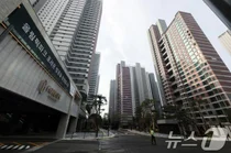 둔촌주공 준공 승인 '빨간불'...공사비 갈등에 기반시설 공사 중단