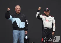 정의선 태우고 레이싱카 직접 몬 도요타 아키오 회장