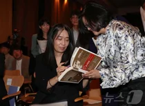 한강, 스톡홀름서 전세계 기자들 앞에..'비상계엄' 질문 나오면 무슨 말할까