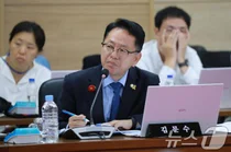 '이 시국에' 유학 간 자식 본다고 미국 가버린 민주당 의원