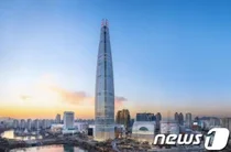 '비상경영' 롯데, 희망퇴직 이어 지주·화학 계열사 임원 급여 자진 반납