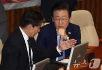 李대통령, 조국·윤미향 정치사면 논란