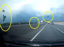 우리나라에 토네이도가?..고속도로서 날아오는 플라스틱 박스에 봉변