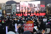 탄핵 부결에 국장서 짐싸는 개미들…장 초반 3000억원 투매