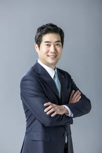 윤석금 웅진 회장 차남 윤새봄 사장, 부회장으로 승진 