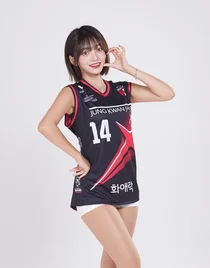 박소영, 디시트렌드 치어리더 인기투표 1위 질주…권희원 2위 수성