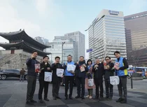 신한은행, 설맞이 상생 캠페인..전통시장서 기부품 구입