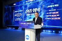 정진완 우리은행장 “금융사고 낸 직원은 동료 아니다”..신뢰회복 최우선 