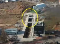 민원 넣으면 집앞에 다리가 생긴다?...4집 사는데 다리만 3개