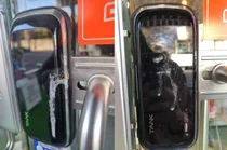 매장 도어록에 침뱉어 대는 인간 때문에...