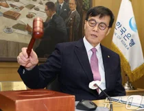 한은, 기준금리 연 3% 동결…3연속 인하 무산